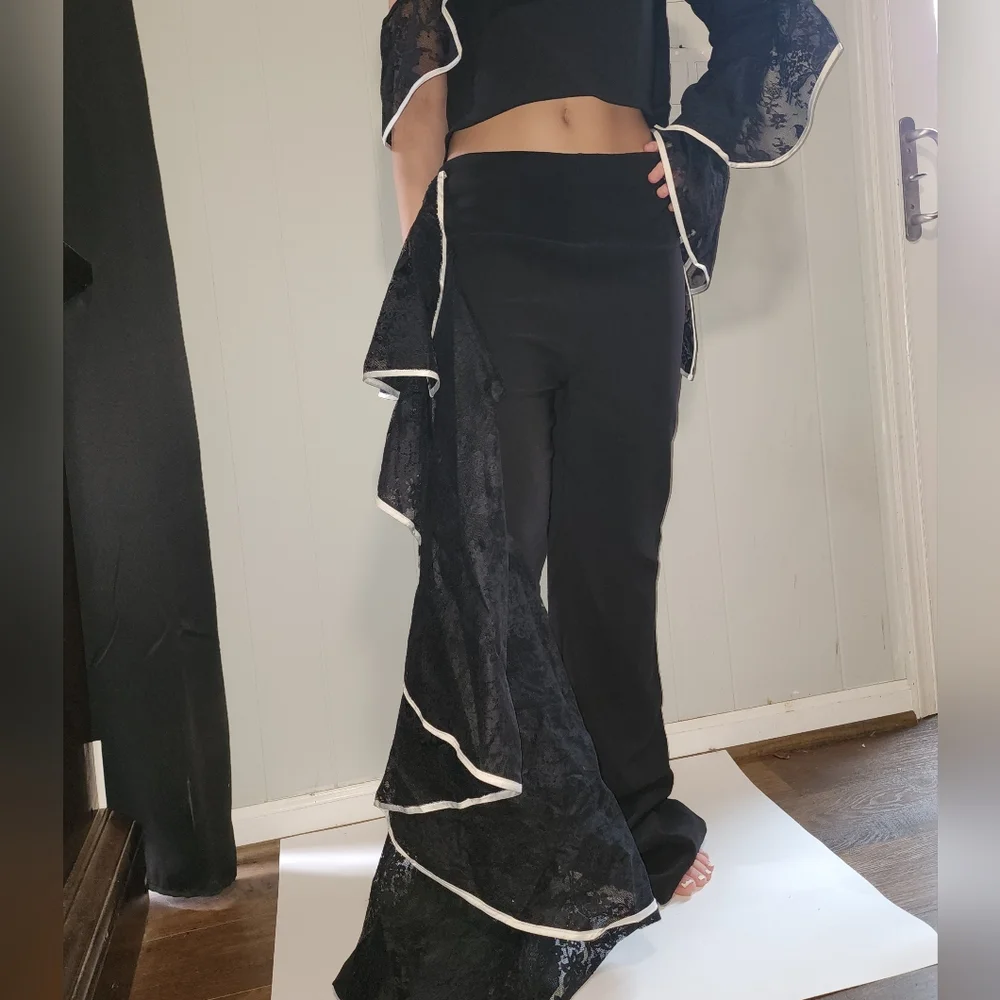 NWT Gorgeous , Akira , 2 Peice Stunning Ruffled Pants , With Matching Top - Picture 5 of 15